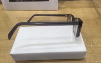 Lunettes rectangulaires grises