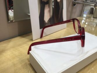 Lunettes rouges papillon